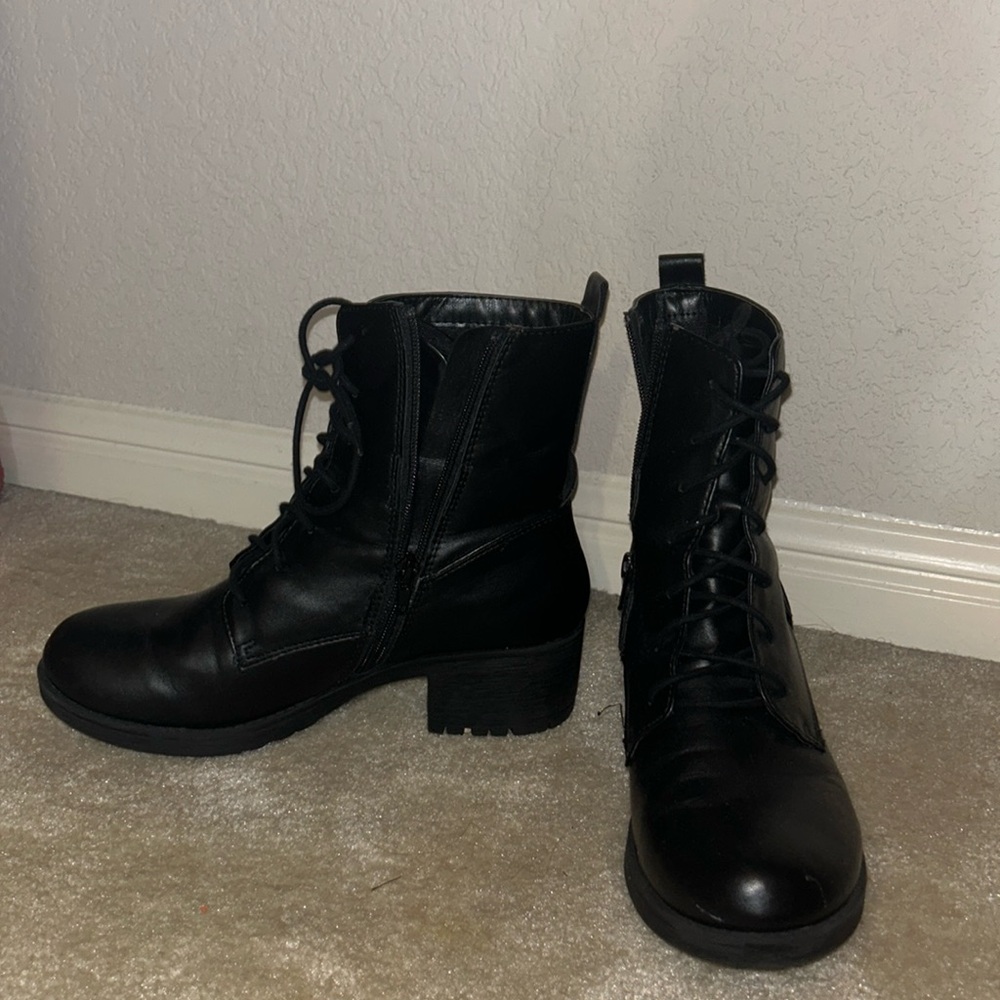Women’s black boots 🖤